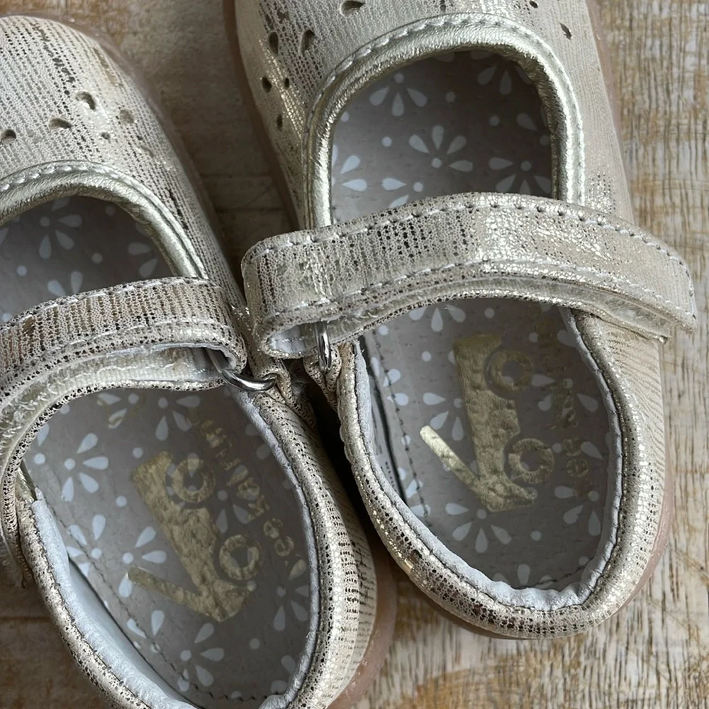 See Kai Run Gold Tone Hook-and-Loop Mary Janes - Picture 4 of 8